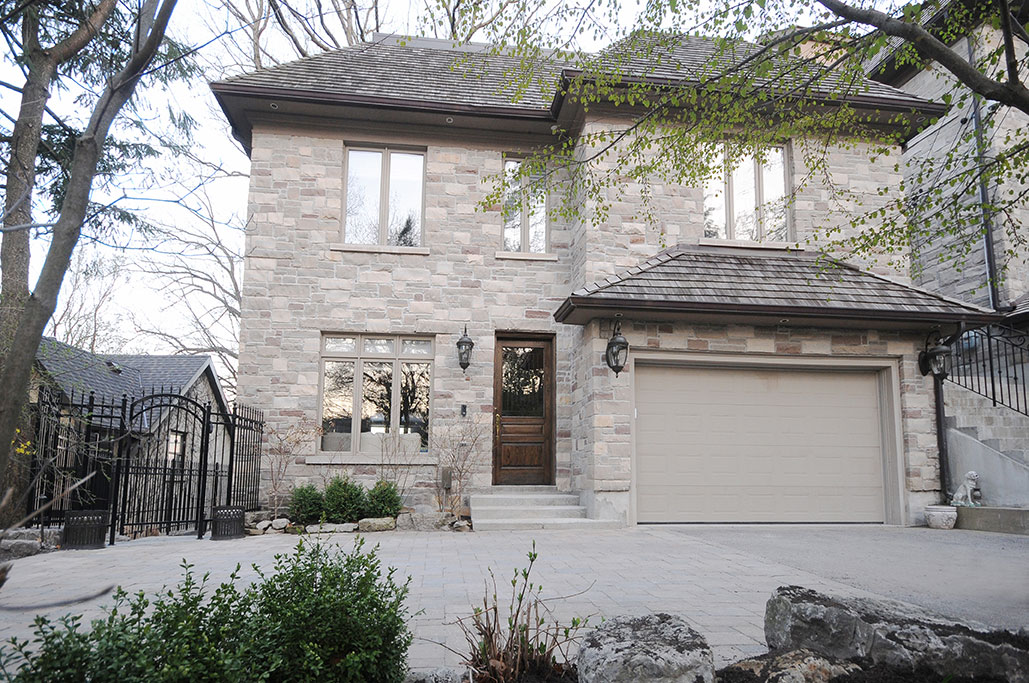 Welcome to 41 Riverside Crescent Toronto, ON M6S 1B5